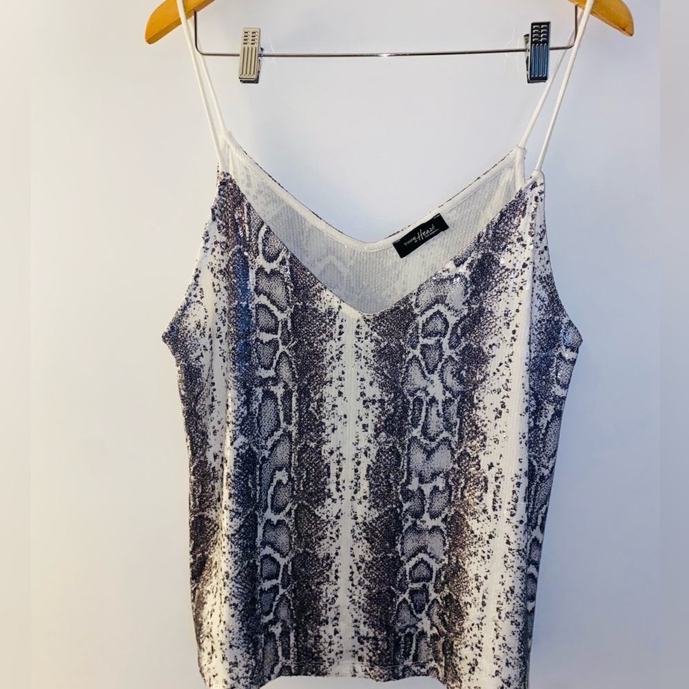 Young at heart Chic Snake Print Tank Top in NWOT fits like a lg-xlg stretchy